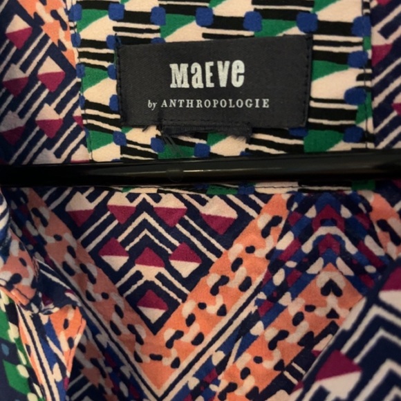 Dress. Geometric design. Shirt-style collar. Long sleeve with buttoned cuffs. - Picture 5 of 8